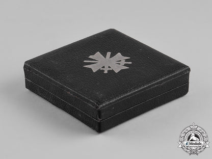 germany,_third_reich._a_mint_war_merit_cross_i_class_with_swords,_by_deschler_c18-013512
