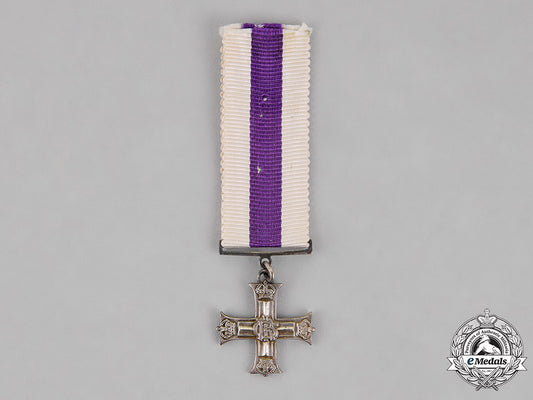 united_kingdom._a_miniature_george_v_military_cross_c18-013618