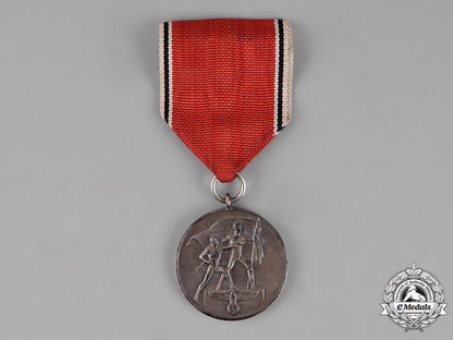 germany._an_austrian_anschluss_medal_in_its_presentation_case_of_issue,_c.1938_c18-013839