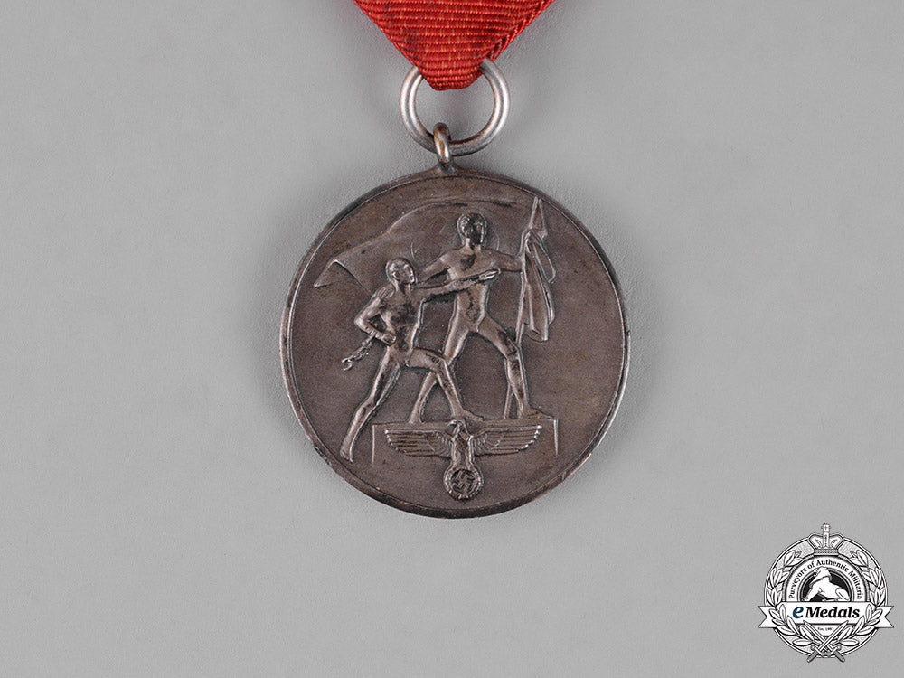 germany._an_austrian_anschluss_medal_in_its_presentation_case_of_issue,_c.1938_c18-013841