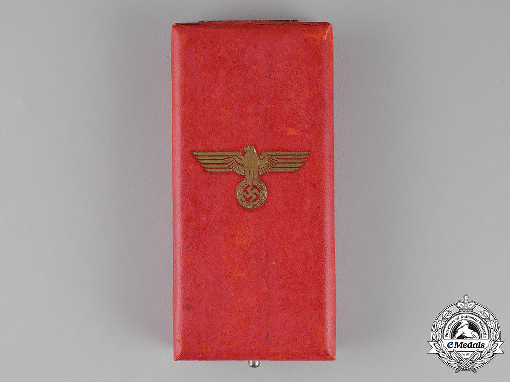 germany._an_austrian_anschluss_medal_in_its_presentation_case_of_issue,_c.1938_c18-013845