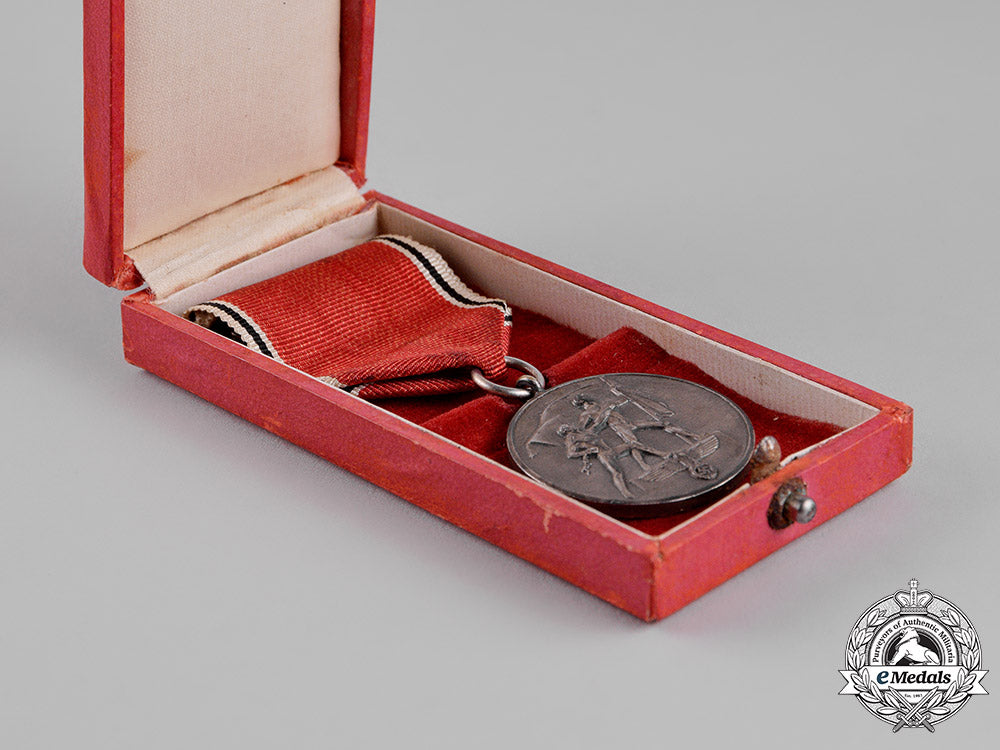 germany._an_austrian_anschluss_medal_in_its_presentation_case_of_issue,_c.1938_c18-013847