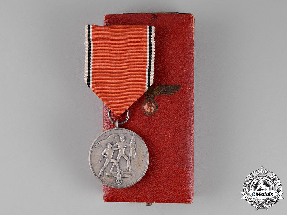 germany._an_austrian_anschluss_medal_in_its_presentation_case_of_issue,_c.1938_c18-013849