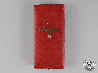 germany._an_austrian_anschluss_medal_in_its_presentation_case_of_issue,_c.1938_c18-013856