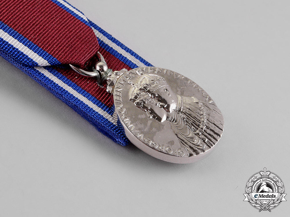 united_kingdom._a_king_george_v_and_queen_mary_silver_jubilee_medal1910-1935_c18-014124