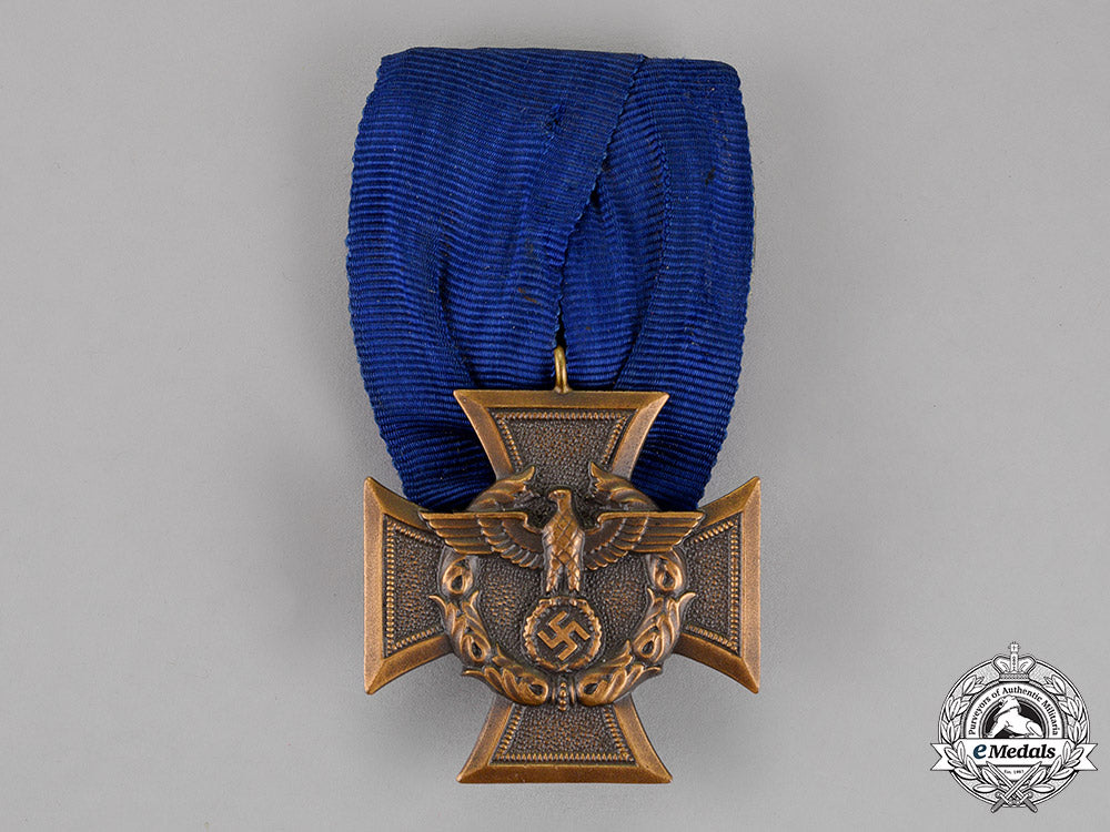 germany._a_court_mounted_customs_protection_long_service_award_c18-014210