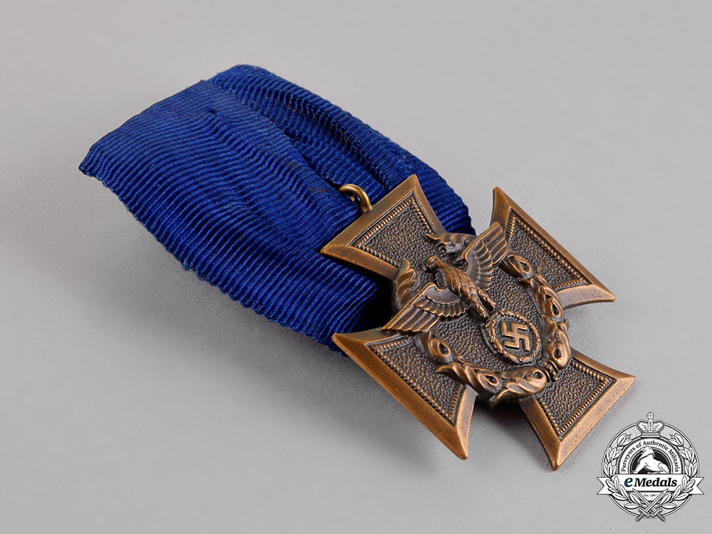 germany._a_court_mounted_customs_protection_long_service_award_c18-014214