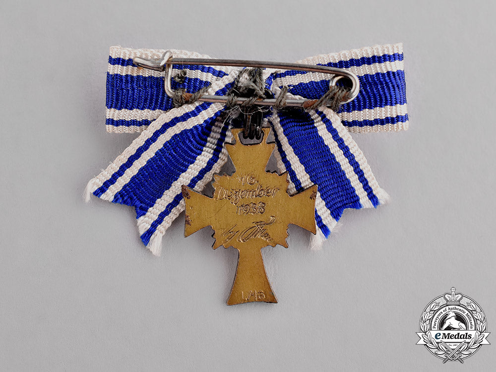 germany._a_cross_of_honour_of_the_german_mother_miniature_pin,_bronze_grade_c18-014233