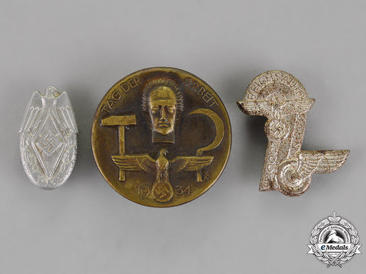 germany._a_grouping_of_third_reich_period_event_badges_c18-014387