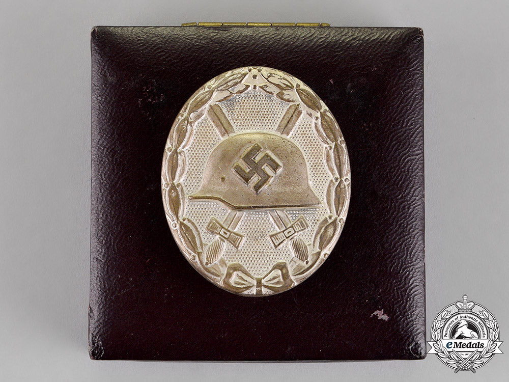 germany._a_wound_badge,_silver_grade,_in_its_original_presentation_case_by_rudolf_wächtler&_lange_c18-014396