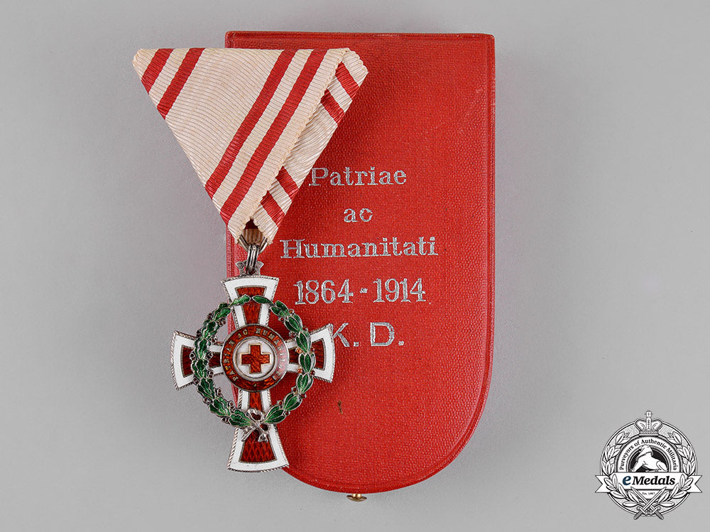 austria,_empire._an_honour_decoration_of_the_red_cross,2_nd_class_with_war_decoration,_cased_c18-014426