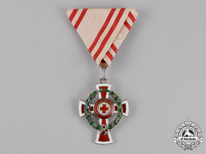 austria,_empire._an_honour_decoration_of_the_red_cross,2_nd_class_with_war_decoration,_cased_c18-014427