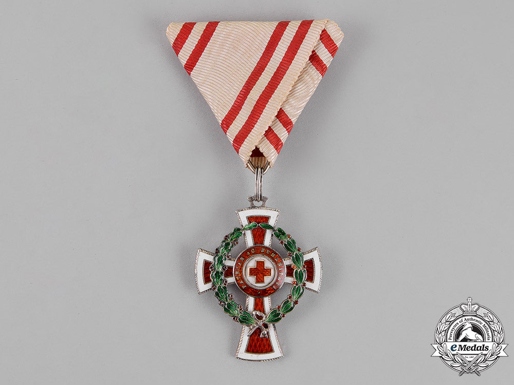 austria,_empire._an_honour_decoration_of_the_red_cross,2_nd_class_with_war_decoration,_cased_c18-014427