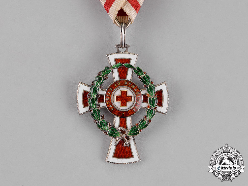 austria,_empire._an_honour_decoration_of_the_red_cross,2_nd_class_with_war_decoration,_cased_c18-014428