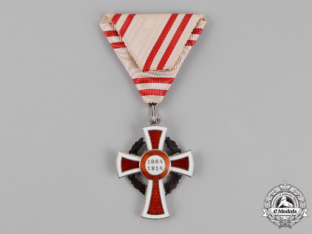 austria,_empire._an_honour_decoration_of_the_red_cross,2_nd_class_with_war_decoration,_cased_c18-014429