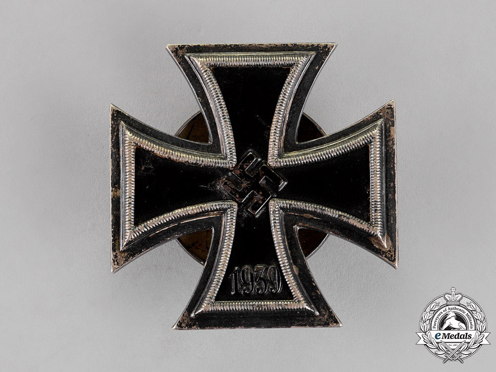 germany._an_iron_cross1939_first_class,_screwback_version,_by_r._wächtler&_lange_c18-014474
