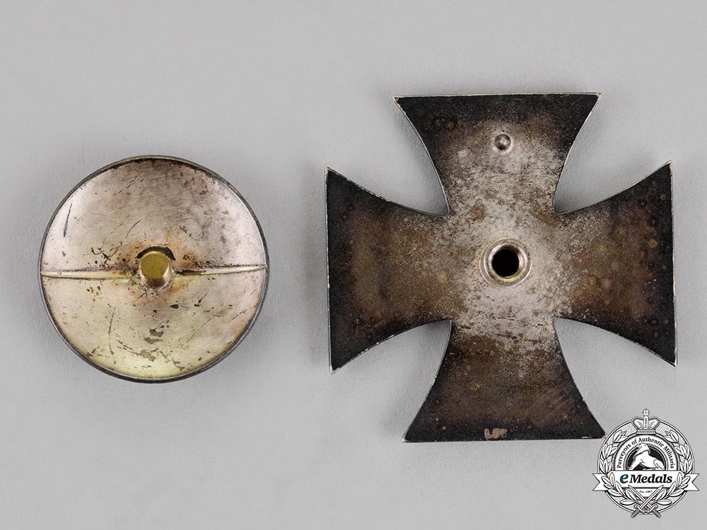 germany._an_iron_cross1939_first_class,_screwback_version,_by_r._wächtler&_lange_c18-014476