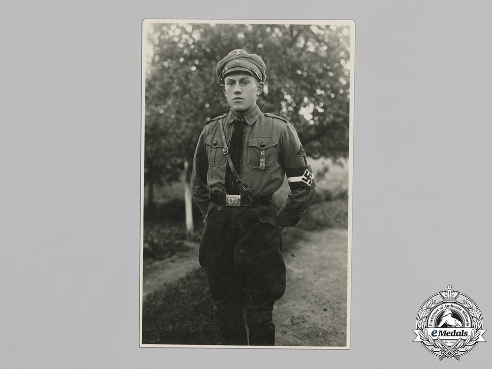 germany,_hj._a_period_portrait_of_an_early_hj_member,_c.1935_c18-014653