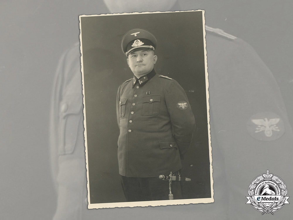 germany,_postschutzpolizei._a_rare_wartime_studio_portrait_of_a_zughauptführer_with_dagger_c18-014659