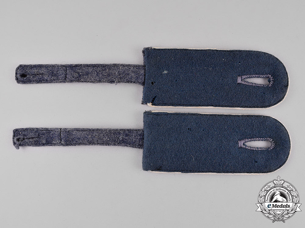 germany._a_luftwaffe_hermann_goering_division_group_c18-014776