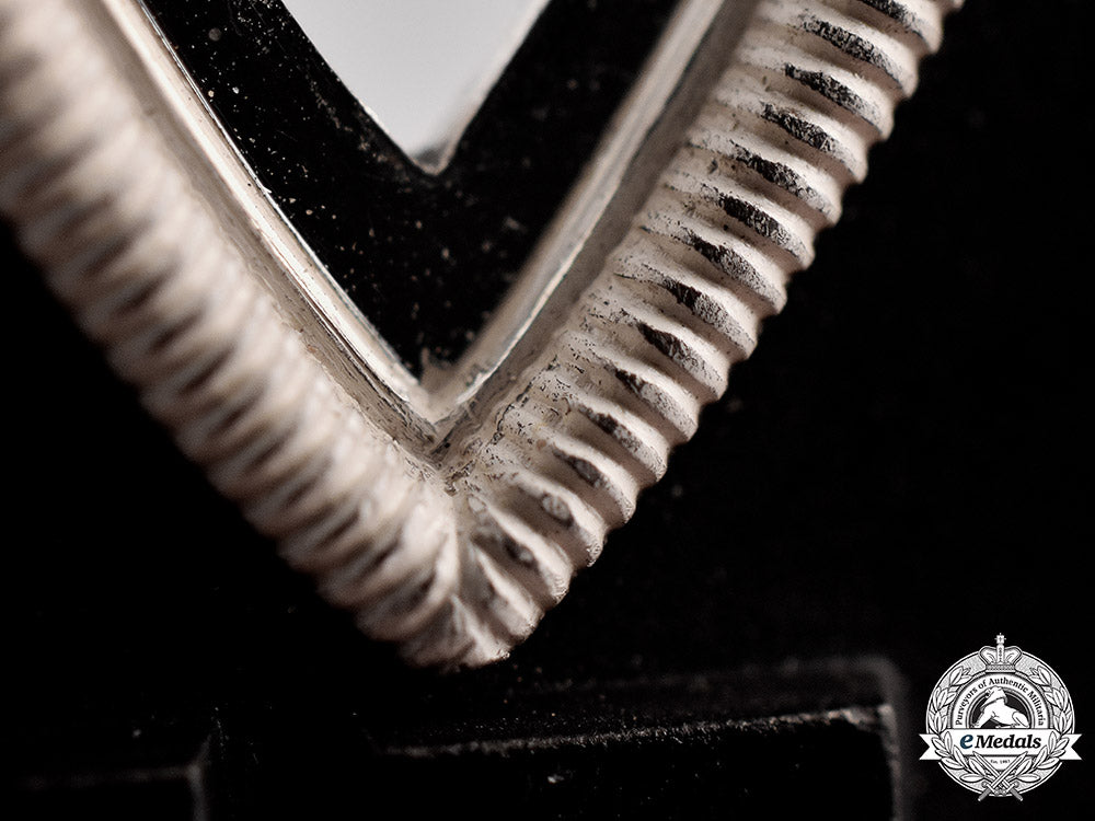 germany._a_mint_knight's_cross_of_the_iron_cross,_steinhauer&_lück,_micro800_c18-015010