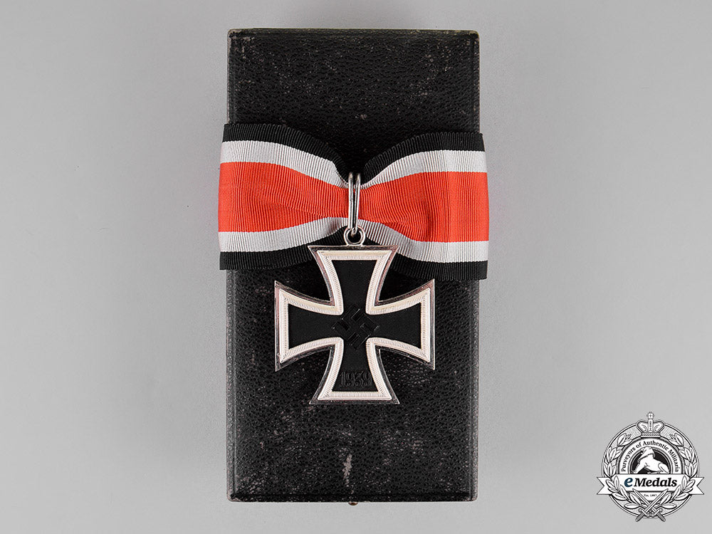 germany._a_knight's_cross_of_the_iron_cross,_by_steinhauer&_lück,_with_case_c18-015029