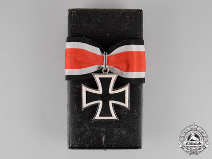 germany._a_knight's_cross_of_the_iron_cross,_by_steinhauer&_lück,_with_case_c18-015029