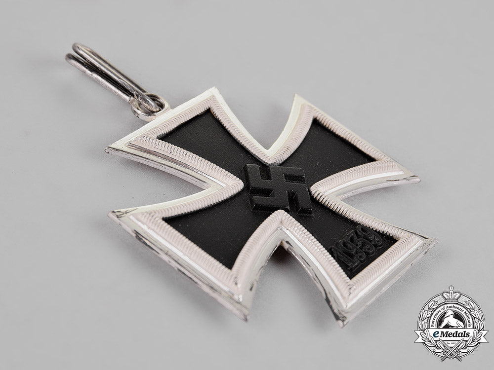 germany._a_knight's_cross_of_the_iron_cross,_by_steinhauer&_lück,_with_case_c18-015033