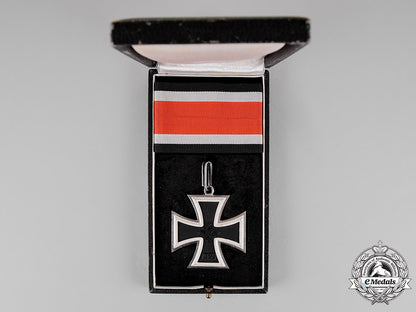 germany._a_knight's_cross_of_the_iron_cross,_by_steinhauer&_lück,_with_case_c18-015041