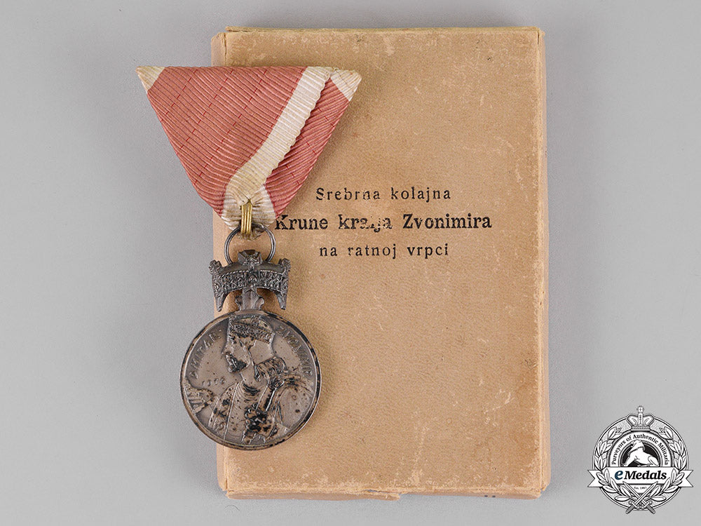 croatia._an_order_of_king_zvonimir's_crown,_silver_grade_merit_medal,_cased_c18-015085