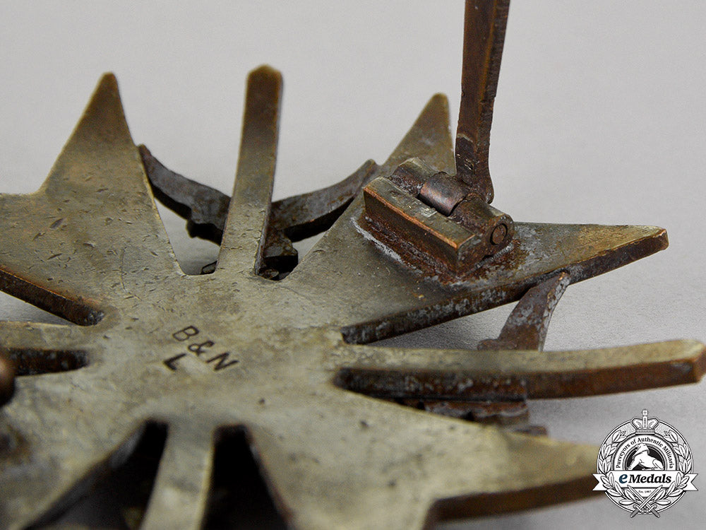 germany._a_spanish_cross,_in_bronze,_with_swords,_by_berg&_nolte_of_lüdenscheid_c18-015380