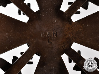 germany._a_spanish_cross,_in_bronze,_with_swords,_by_berg&_nolte_of_lüdenscheid_c18-015381