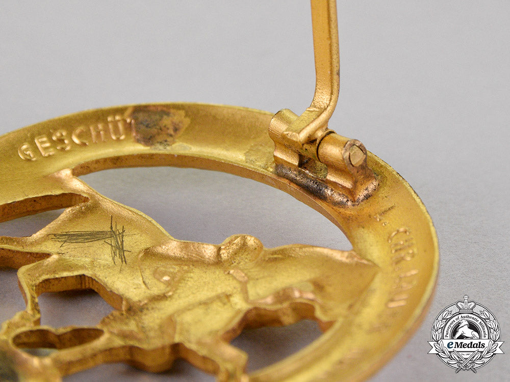 germany._a_gold_grade_horse_keeper’s_badge_in_its_presentation_case_of_issue_by_christian_lauer_c18-015547