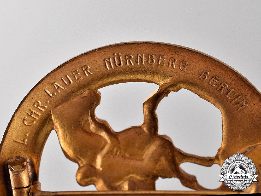 germany._a_gold_grade_horse_keeper’s_badge_in_its_presentation_case_of_issue_by_christian_lauer_c18-015548