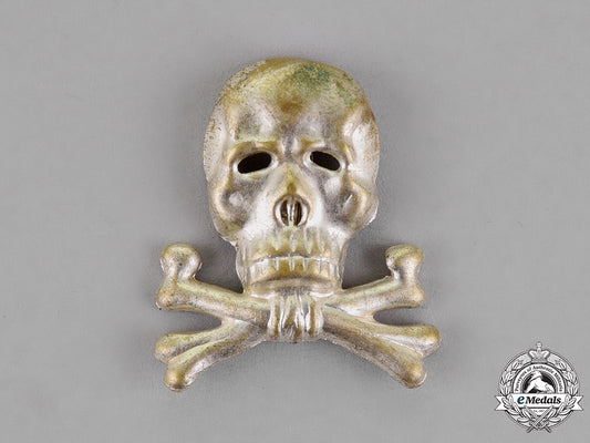 germany._a_braunschweiger_totenkopf_officer’s_cap_insignia_for_the_infantry_regiment_nr.92/_hussars_nr.17_c18-015831