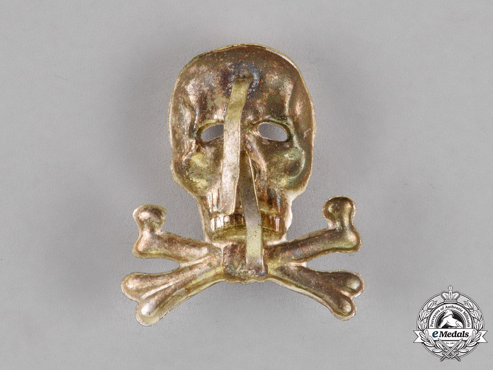 germany._a_braunschweiger_totenkopf_officer’s_cap_insignia_for_the_infantry_regiment_nr.92/_hussars_nr.17_c18-015832