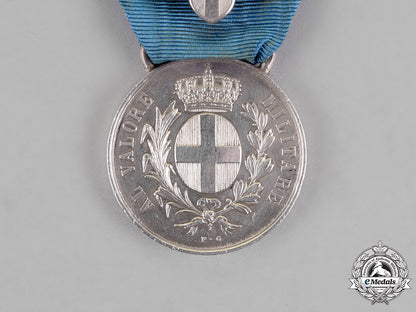 italy,_kingdom._an_al_valore_militare_with_honour_wound_badge,_c.1915_c18-015859