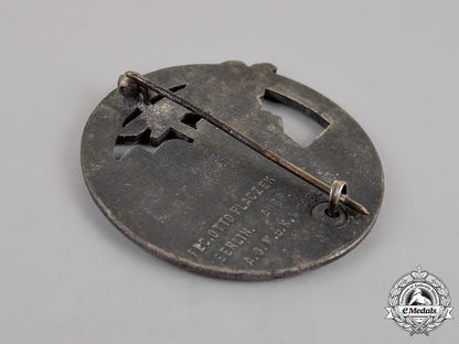 germany._a_kriegsmarine_blockade_runner_badge_by_the_worker’s_union_of_gablonz_c18-016063
