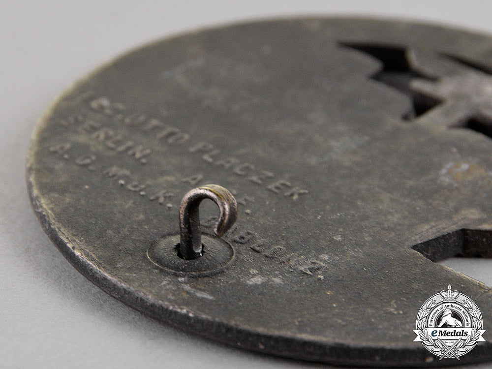 germany._a_kriegsmarine_blockade_runner_badge_by_the_worker’s_union_of_gablonz_c18-016065