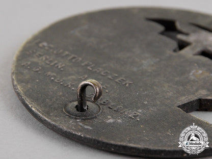 germany._a_kriegsmarine_blockade_runner_badge_by_the_worker’s_union_of_gablonz_c18-016065