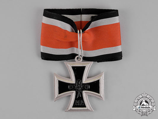german_republic._a_knight’s_cross_of_the_iron_cross1939,_alternative1957_version,_early_silver_example_c18-016074