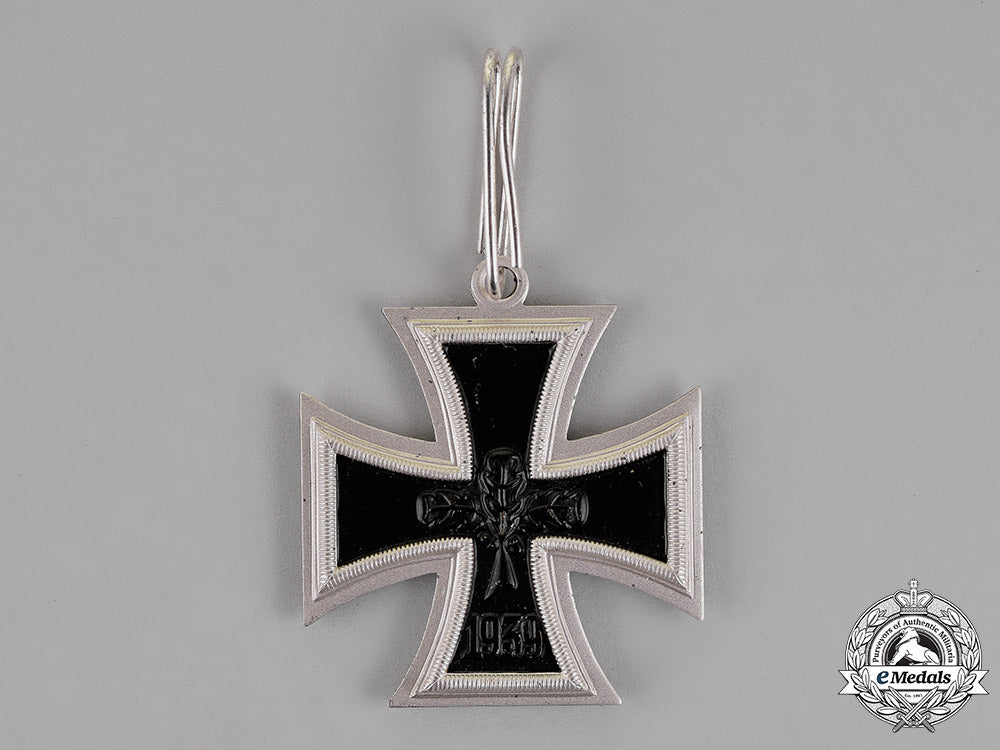 german_republic._a_knight’s_cross_of_the_iron_cross1939,_alternative1957_version,_early_silver_example_c18-016075