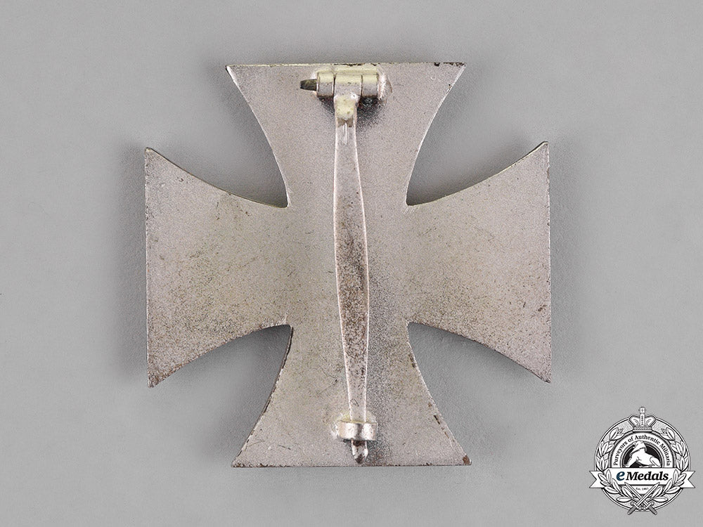 german_republic._an_iron_cross1939_first_class,_alternative1957_version_c18-016087