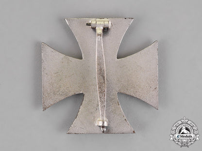 german_republic._an_iron_cross1939_first_class,_alternative1957_version_c18-016087