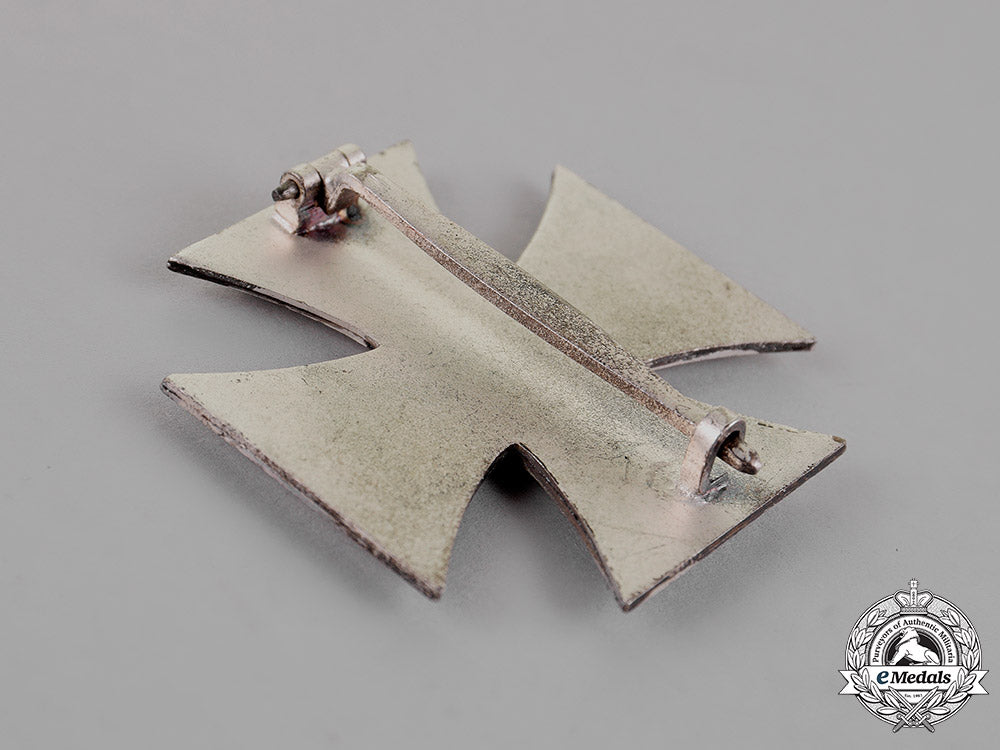 german_republic._an_iron_cross1939_first_class,_alternative1957_version_c18-016088