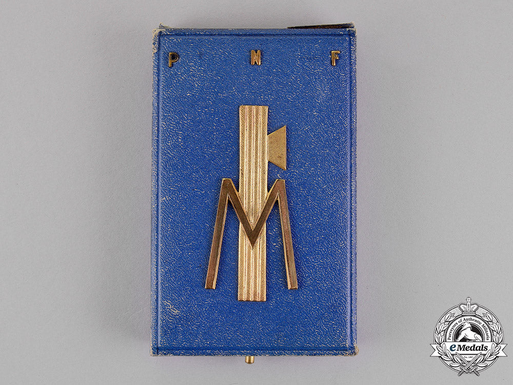 italy,_fascist._a_national_fascist_party(_pnf)_medal_with_case_c18-016131