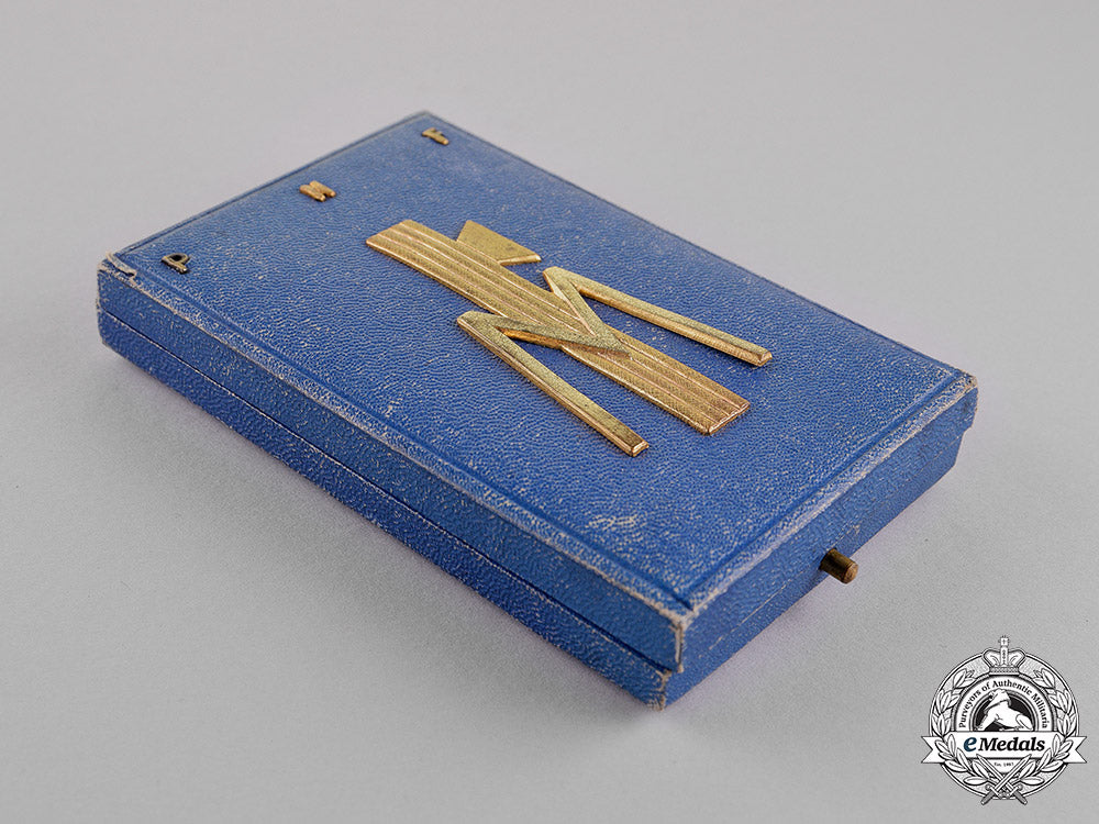 italy,_fascist._a_national_fascist_party(_pnf)_medal_with_case_c18-016133