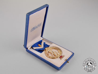 italy,_fascist._a_national_fascist_party(_pnf)_medal_with_case_c18-016134
