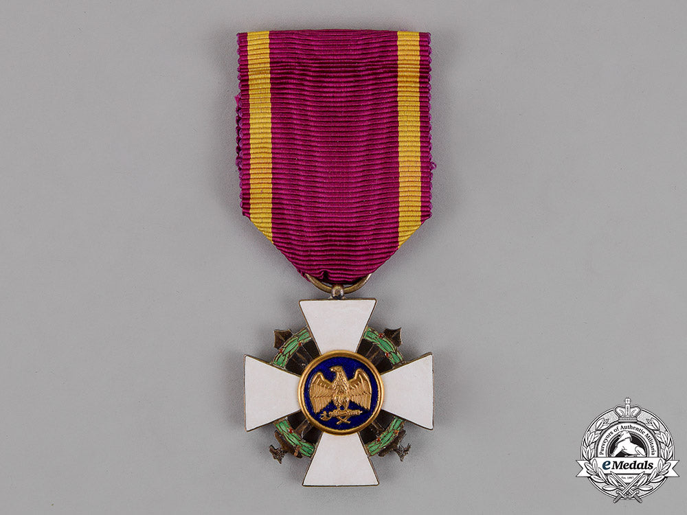 italy(_fascist)._an_order_of_the_roman_eagle,_military_division,5_th_class,_knight,_c.1944_c18-016137_2_1