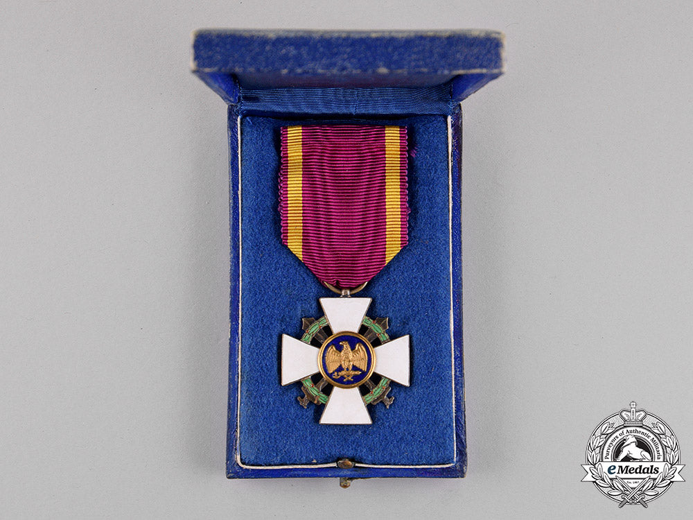 italy(_fascist)._an_order_of_the_roman_eagle,_military_division,5_th_class,_knight,_c.1944_c18-016144_2_1